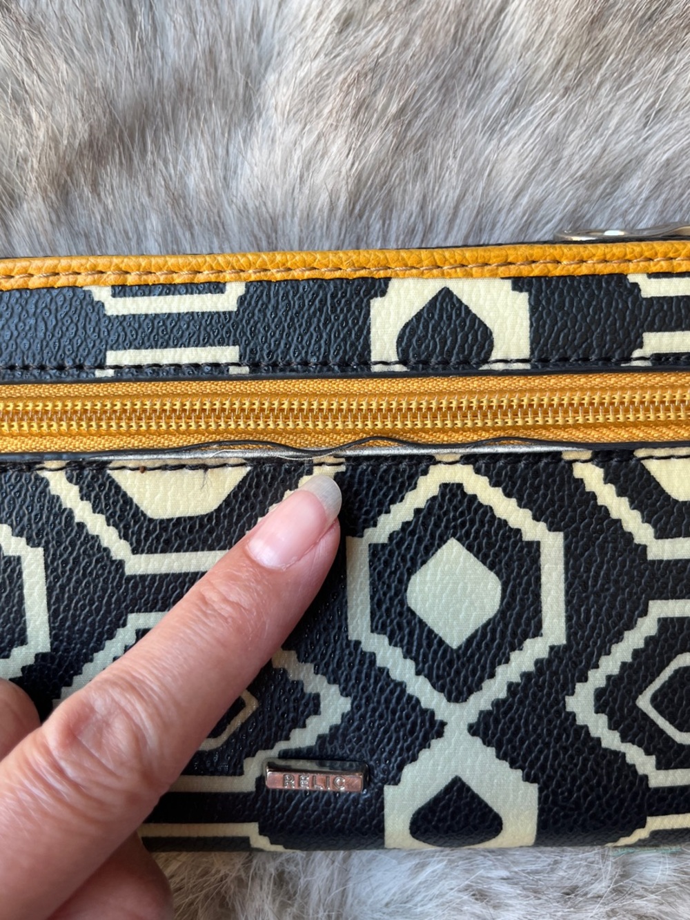 Relic L-Zip Wallet - Picture 11 of 13